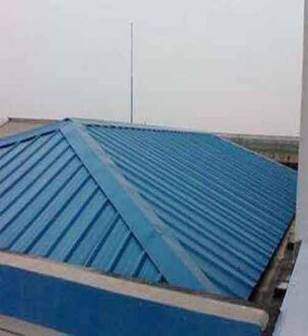噴彩鋼瓦防腐涂料用什么噴涂機 海南聚脲噴涂機(圖1) 鋼結構廠房彩鋼瓦聚脲防腐案例